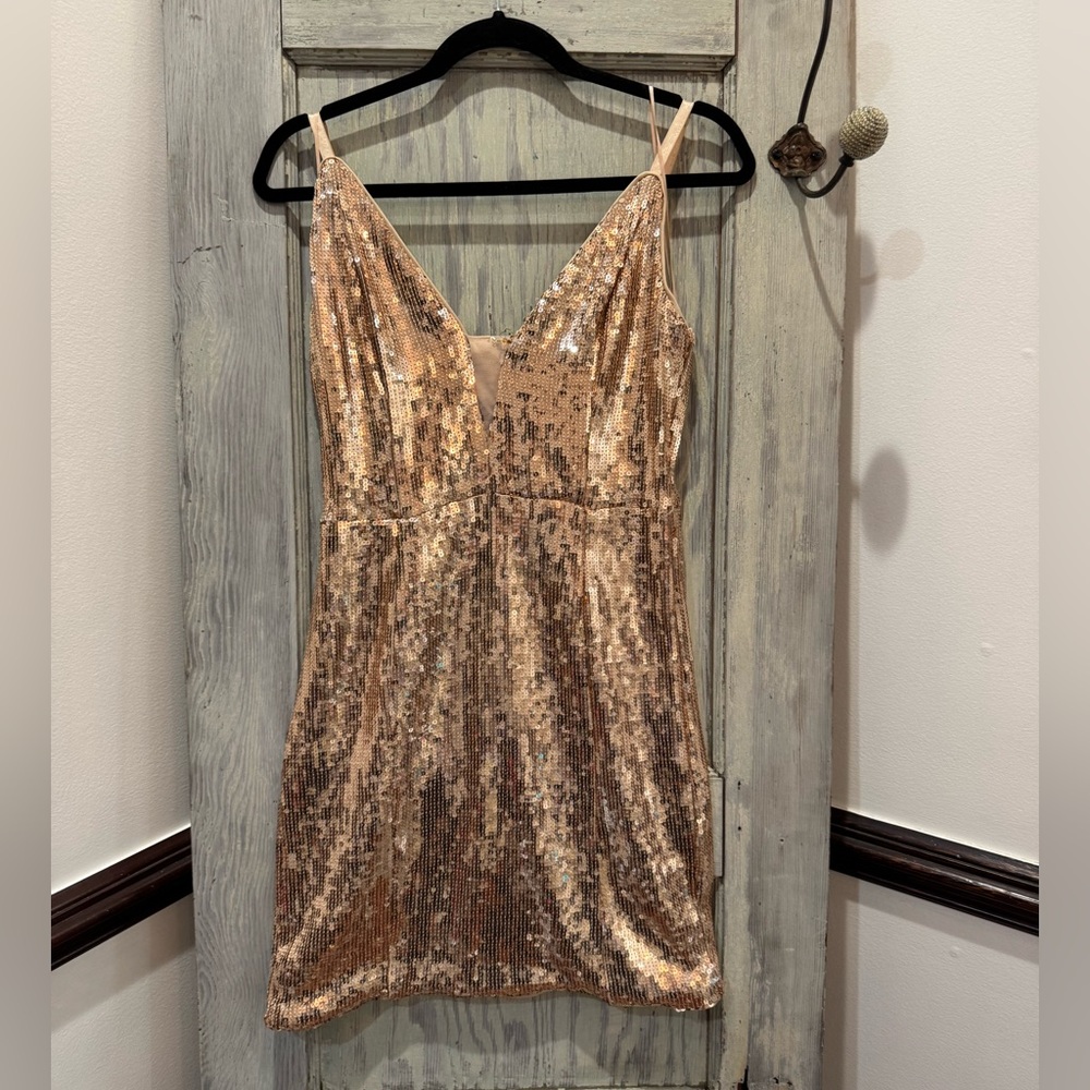 CEFIAN Spaghetti Strap Holiday Sequins Plunge Mini Dress size large NWT Flaw